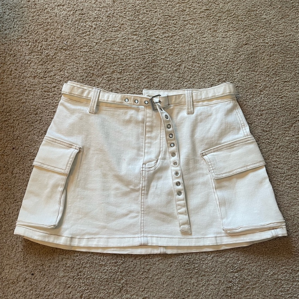 Love Tree Cream Mini Skirt with Pockets and Belt